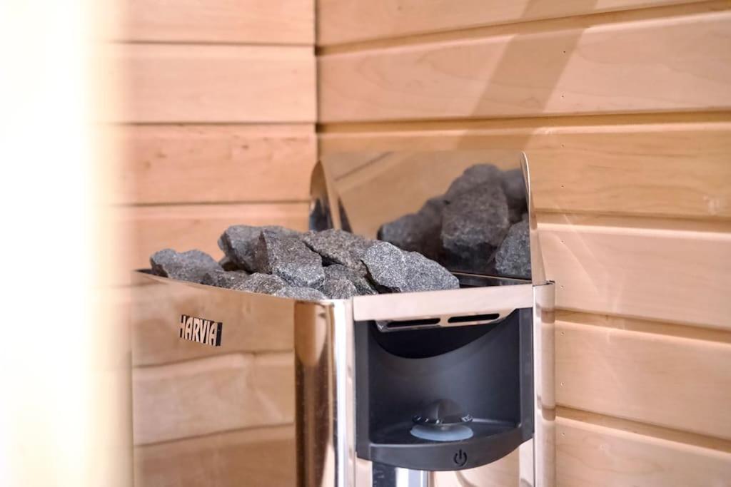 Brandnew Modern Condo With Sauna 罗瓦涅米 外观 照片