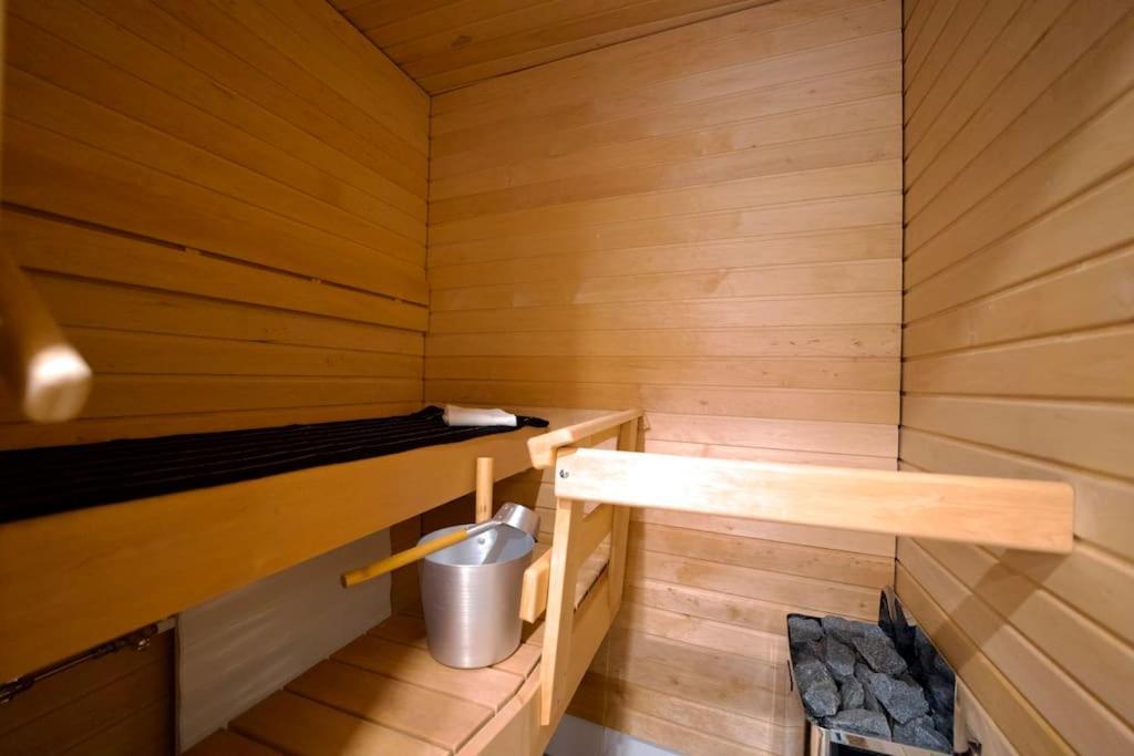 Brandnew Modern Condo With Sauna 罗瓦涅米 外观 照片